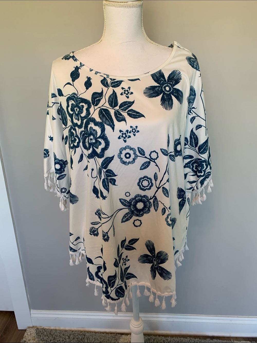SHEIN White Boho  Tunic with Soft Gray Floral Print size 0X